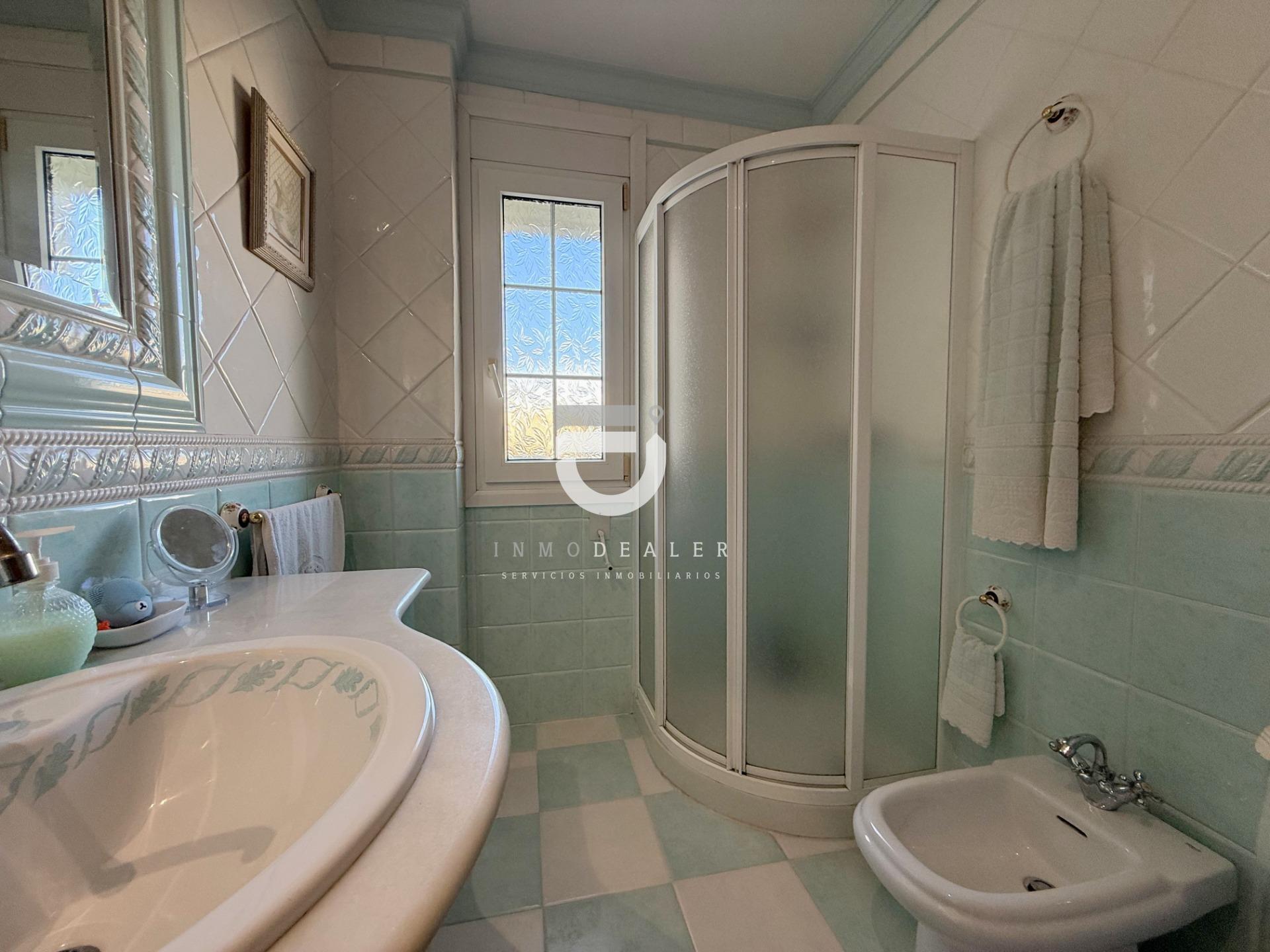 3-35-1 Impresionante Casa de 280 m² en Gandía – Espaciosa, Confortable y con Acabados de Primera Calidad