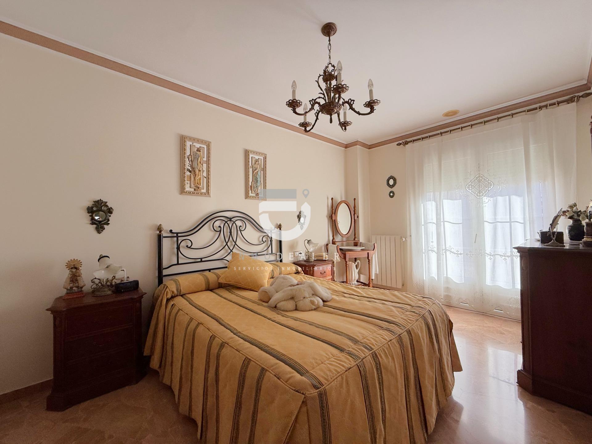 3-36-1 Impresionante Casa de 280 m² en Gandía – Espaciosa, Confortable y con Acabados de Primera Calidad