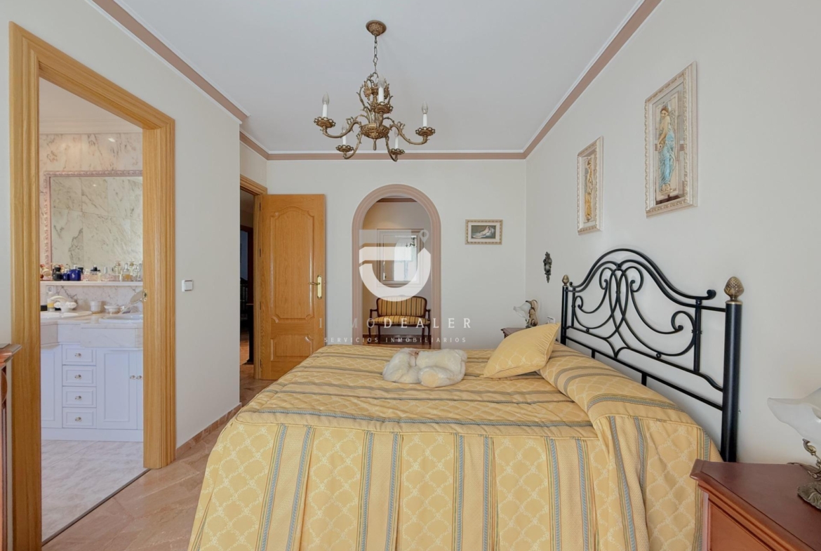 Impresionante Casa de 280 m² en Gandía – Espaciosa, Confortable y con Acabados de Primera Calidad