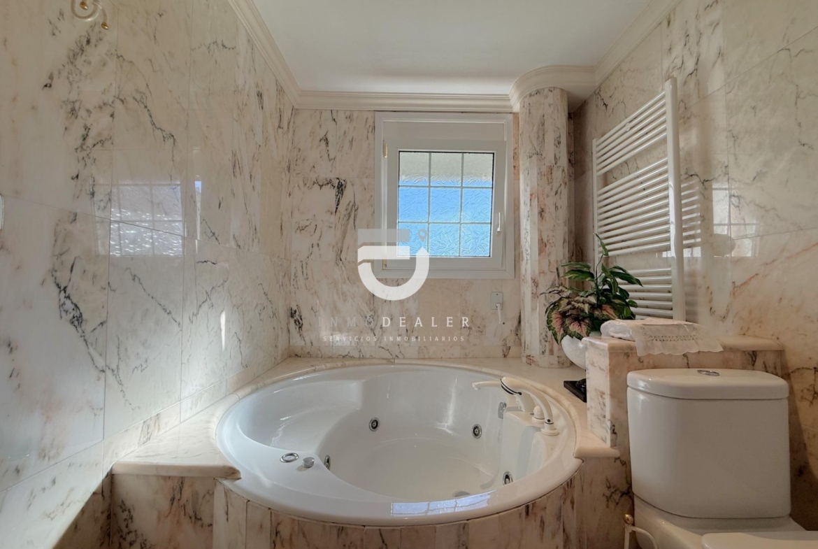 Impresionante Casa de 280 m² en Gandía – Espaciosa, Confortable y con Acabados de Primera Calidad