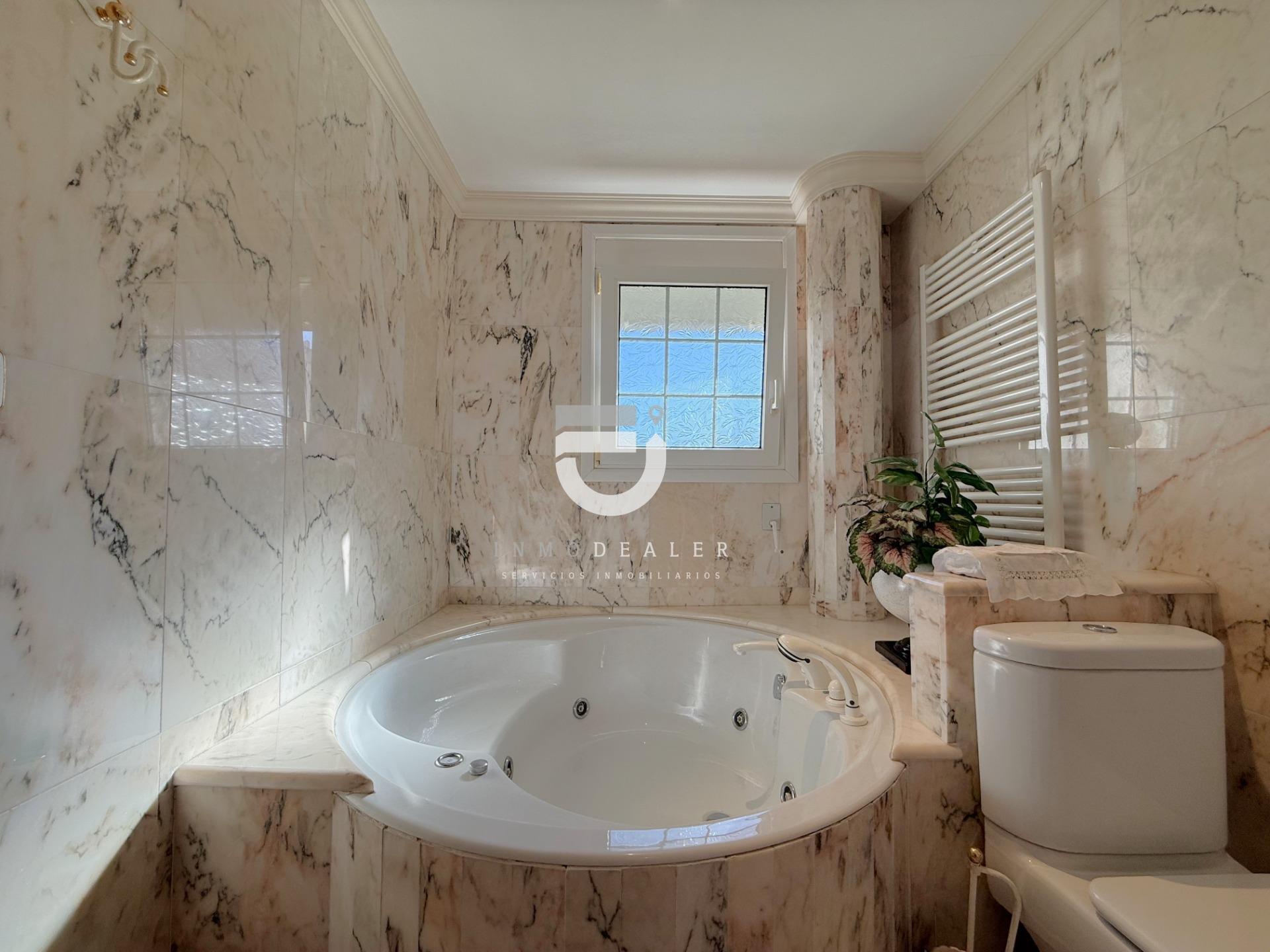 3-39-1 Impresionante Casa de 280 m² en Gandía – Espaciosa, Confortable y con Acabados de Primera Calidad