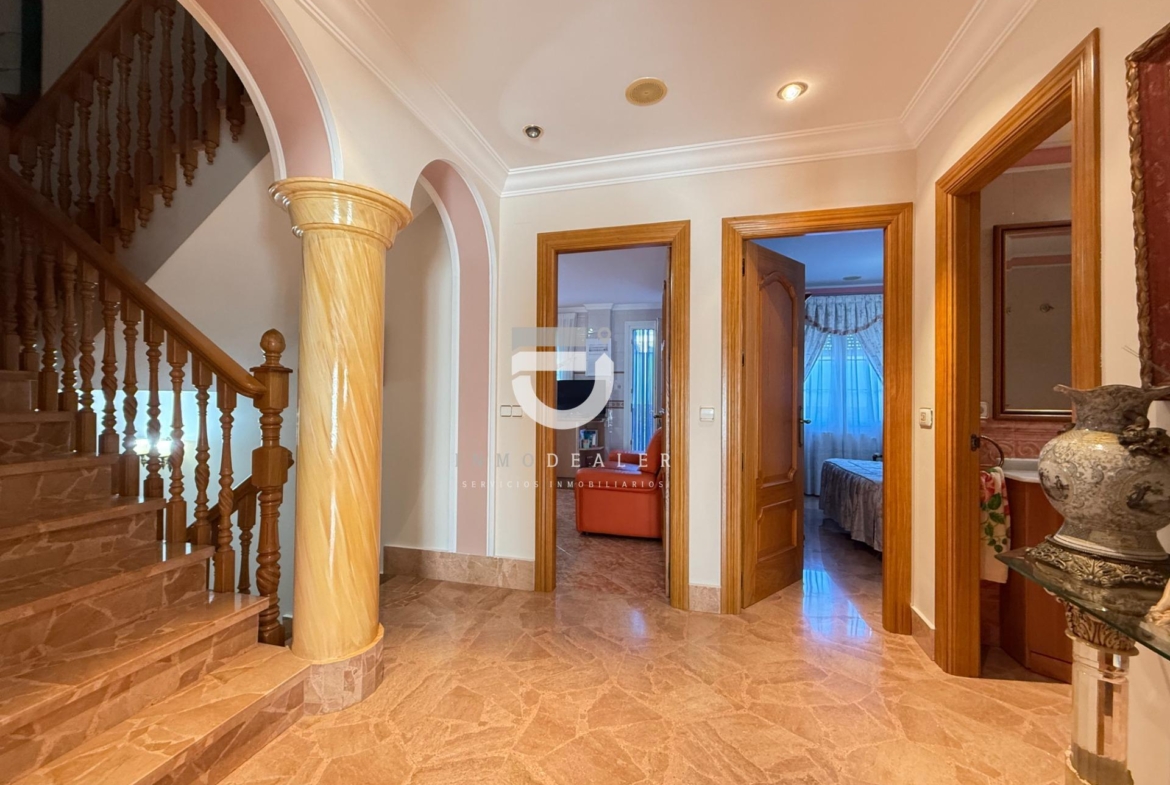 Impresionante Casa de 280 m² en Gandía – Espaciosa, Confortable y con Acabados de Primera Calidad