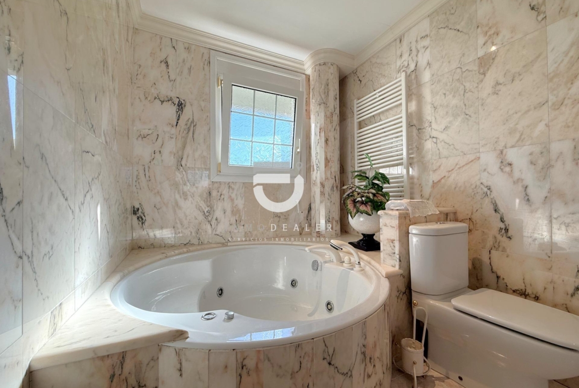 Impresionante Casa de 280 m² en Gandía – Espaciosa, Confortable y con Acabados de Primera Calidad