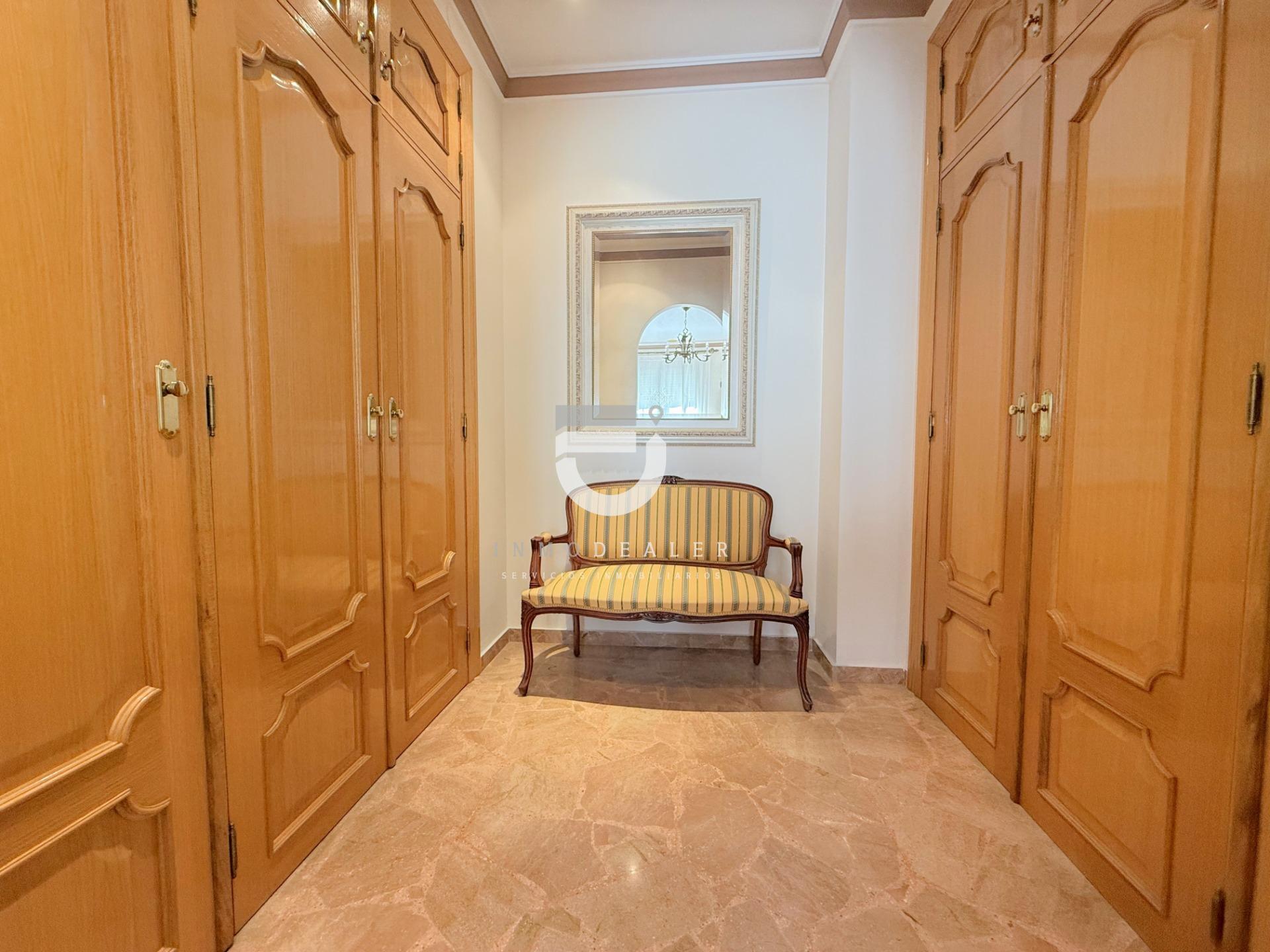 3-42-1 Impresionante Casa de 280 m² en Gandía – Espaciosa, Confortable y con Acabados de Primera Calidad