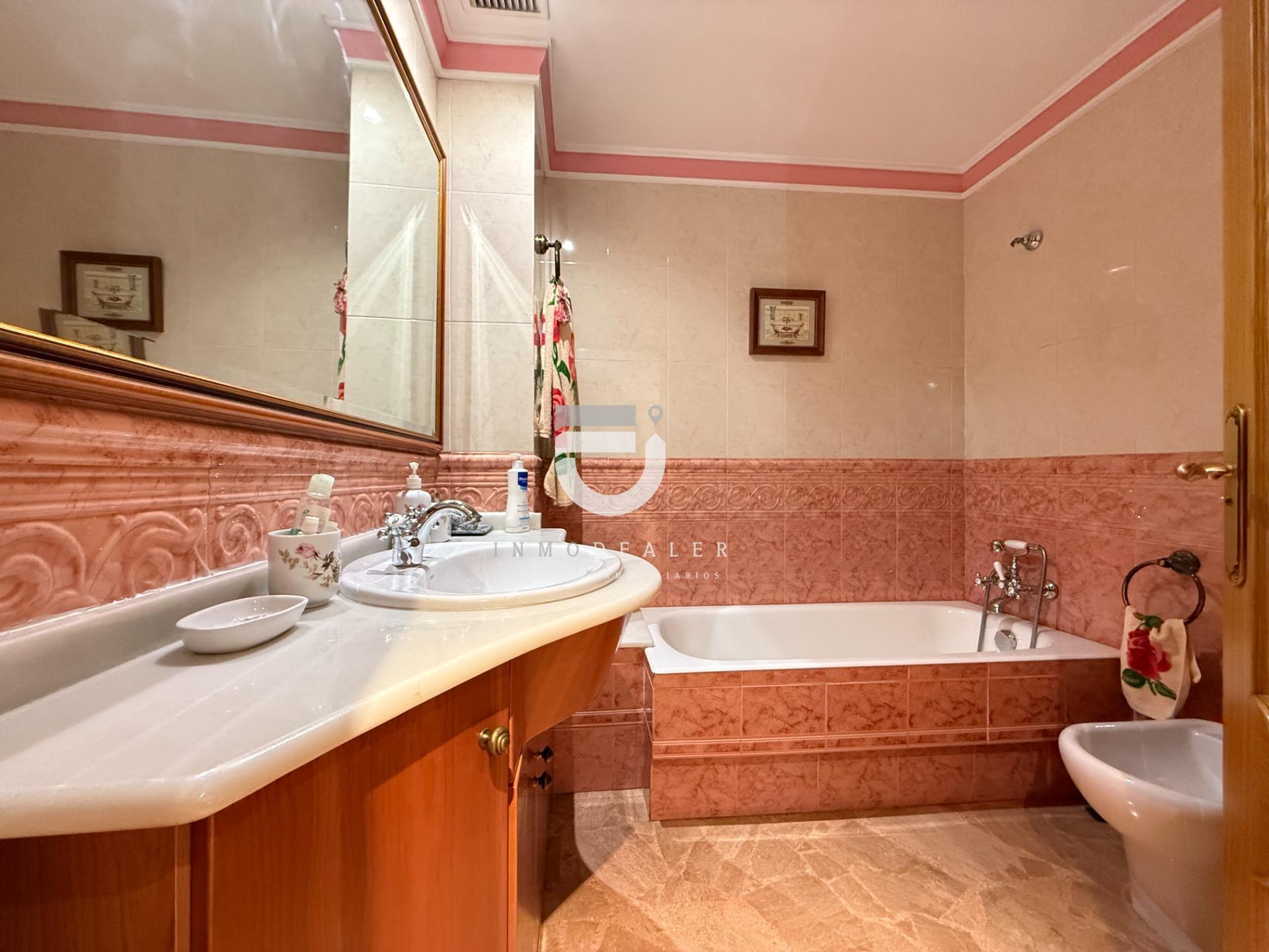 3-5-10 Impresionante Casa de 280 m² en Gandía – Espaciosa, Confortable y con Acabados de Primera Calidad