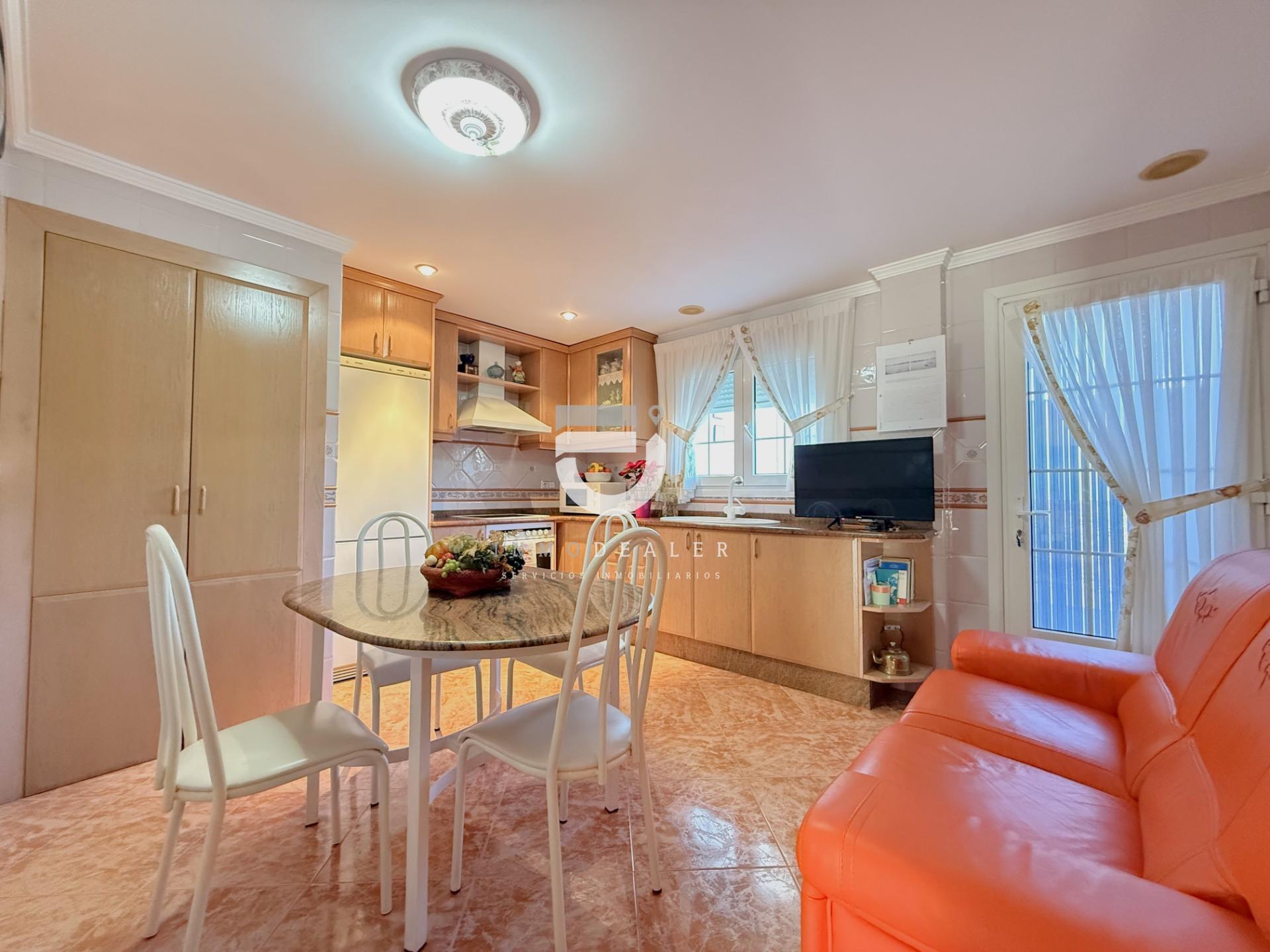 3-8-8 Impresionante Casa de 280 m² en Gandía – Espaciosa, Confortable y con Acabados de Primera Calidad