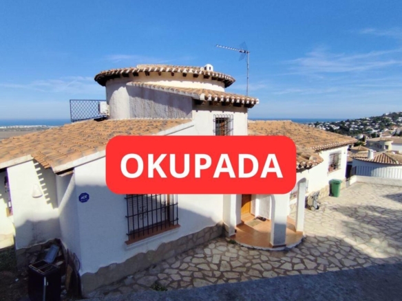 Casa independiente okupada en Pego