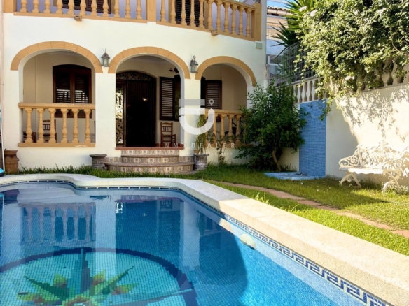 CASA EN oLIVA