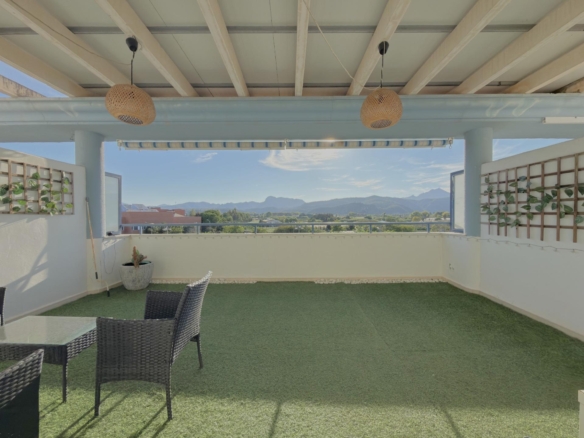 Dúplex en la playa de Gandía con terraza privada, garaje y licencia turística