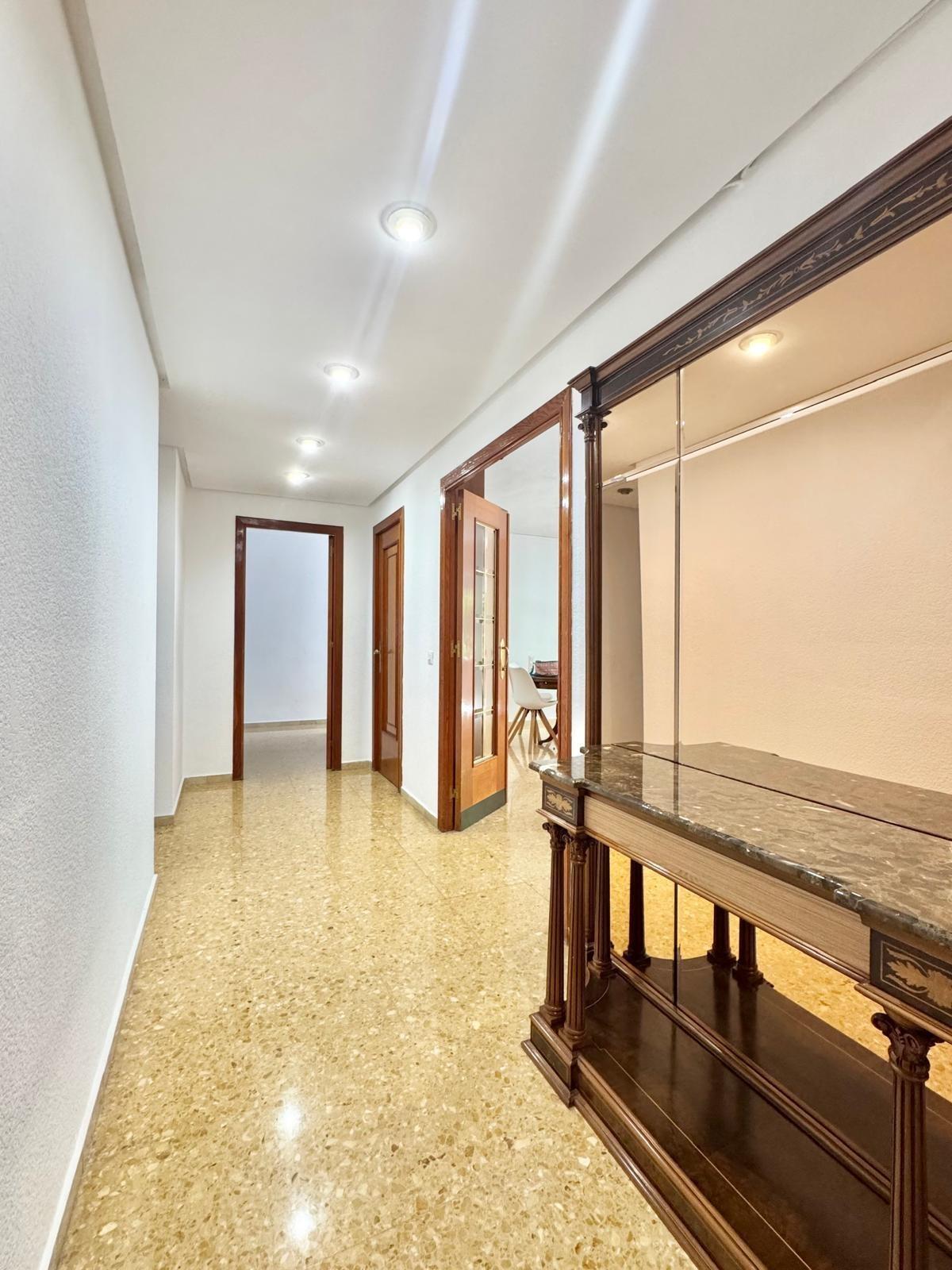 Alquiler en Gandía, zona Paseo Germanías — 950 €/mes