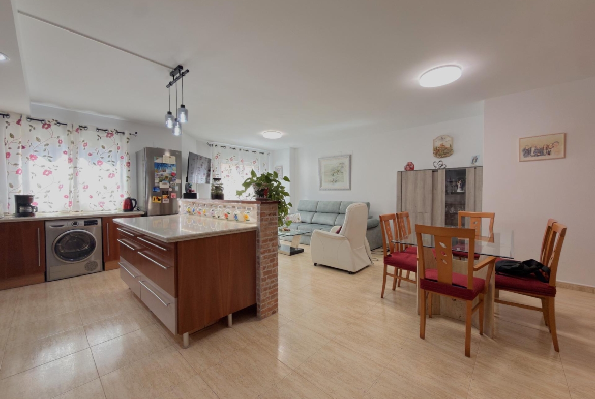 EXCLUSIVO DÚPLEX EN UNA DE LAS MEJORES ZONAS DE GANDÍA CON GARAJE, TRASTERO Y ESPECTACULAR TERRAZA