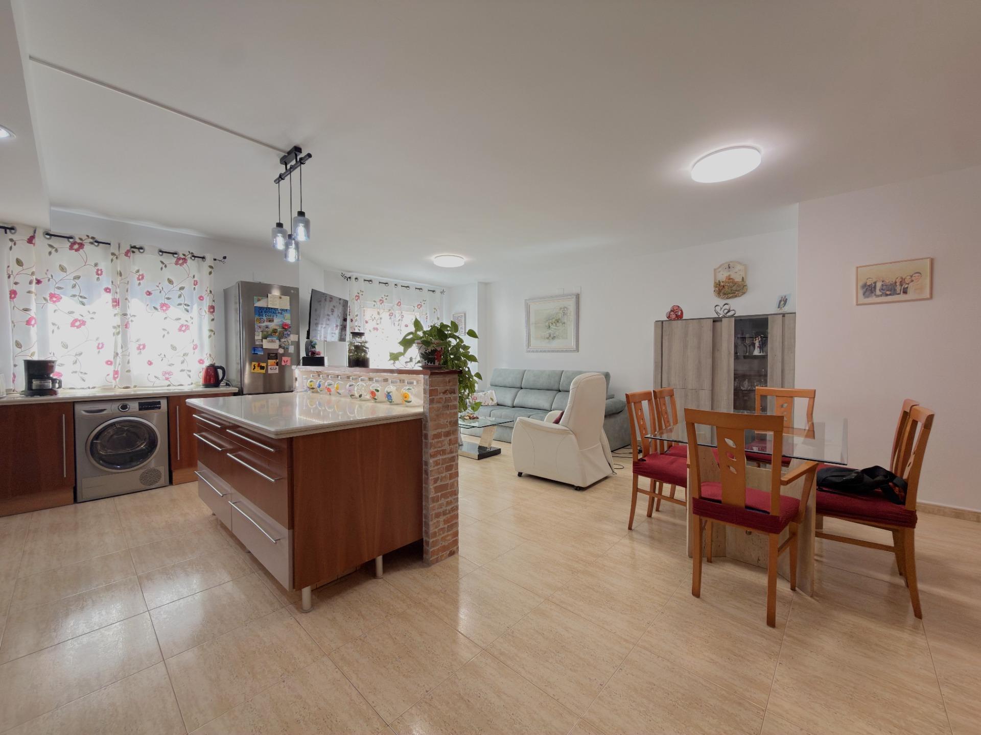 EXCLUSIVO DÚPLEX EN UNA DE LAS MEJORES ZONAS DE GANDÍA CON GARAJE, TRASTERO Y ESPECTACULAR TERRAZA