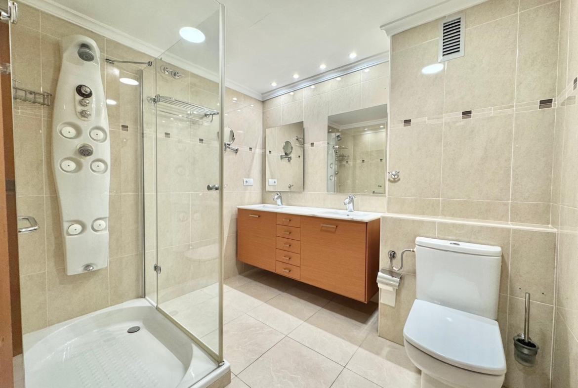 Alquiler en Gandía, zona Paseo Germanías — 950 €/mes