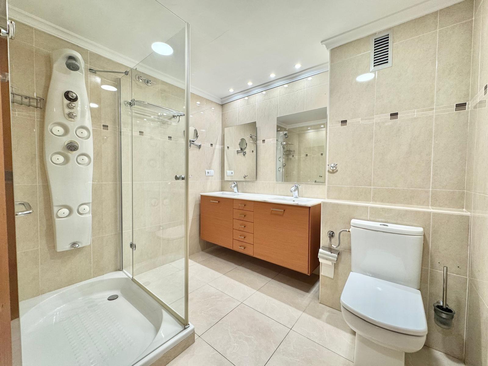 Alquiler en Gandía, zona Paseo Germanías — 950 €/mes