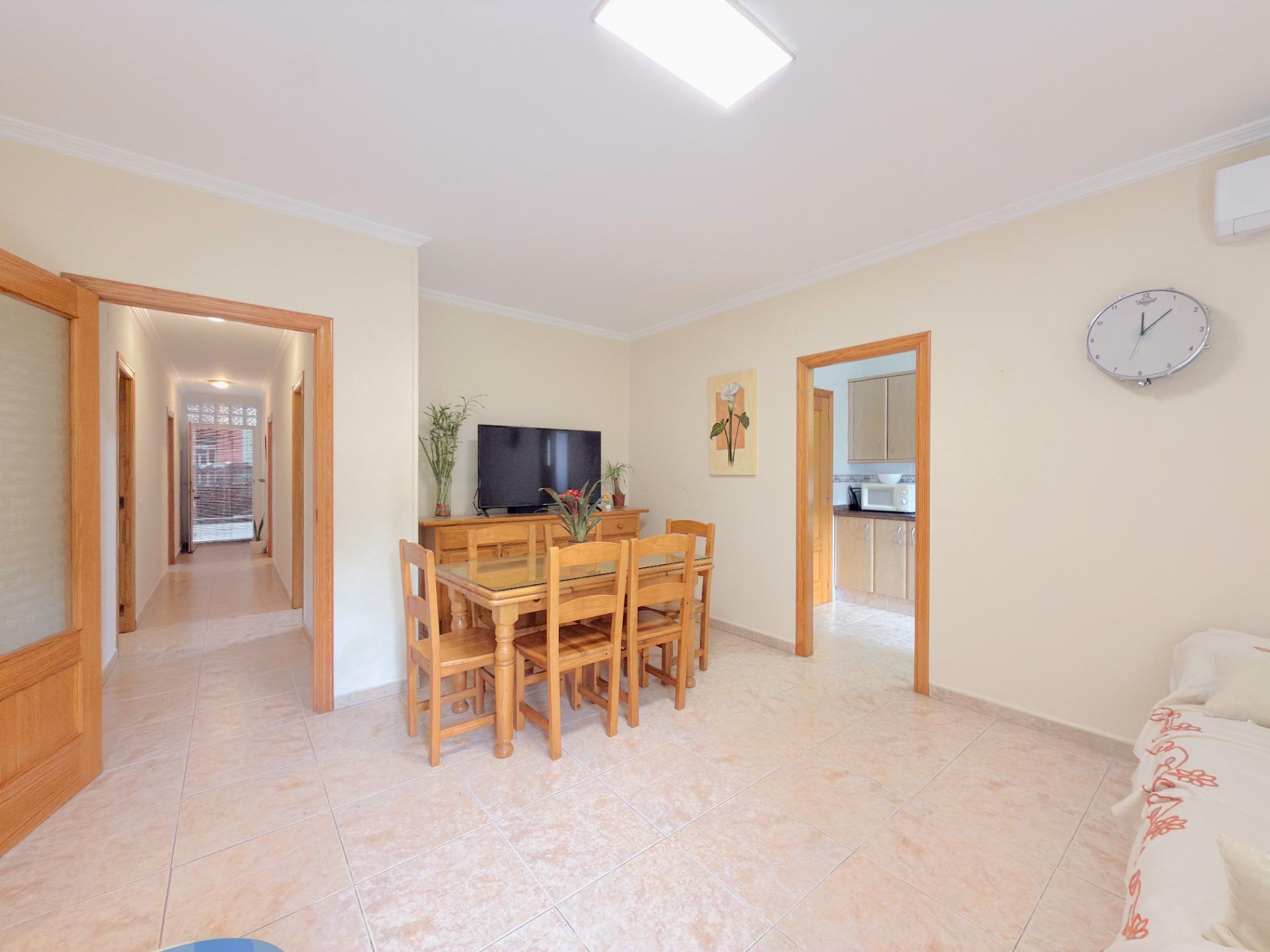 Casa reformada con gran patio y dos plantas diáfanas en Benicolet