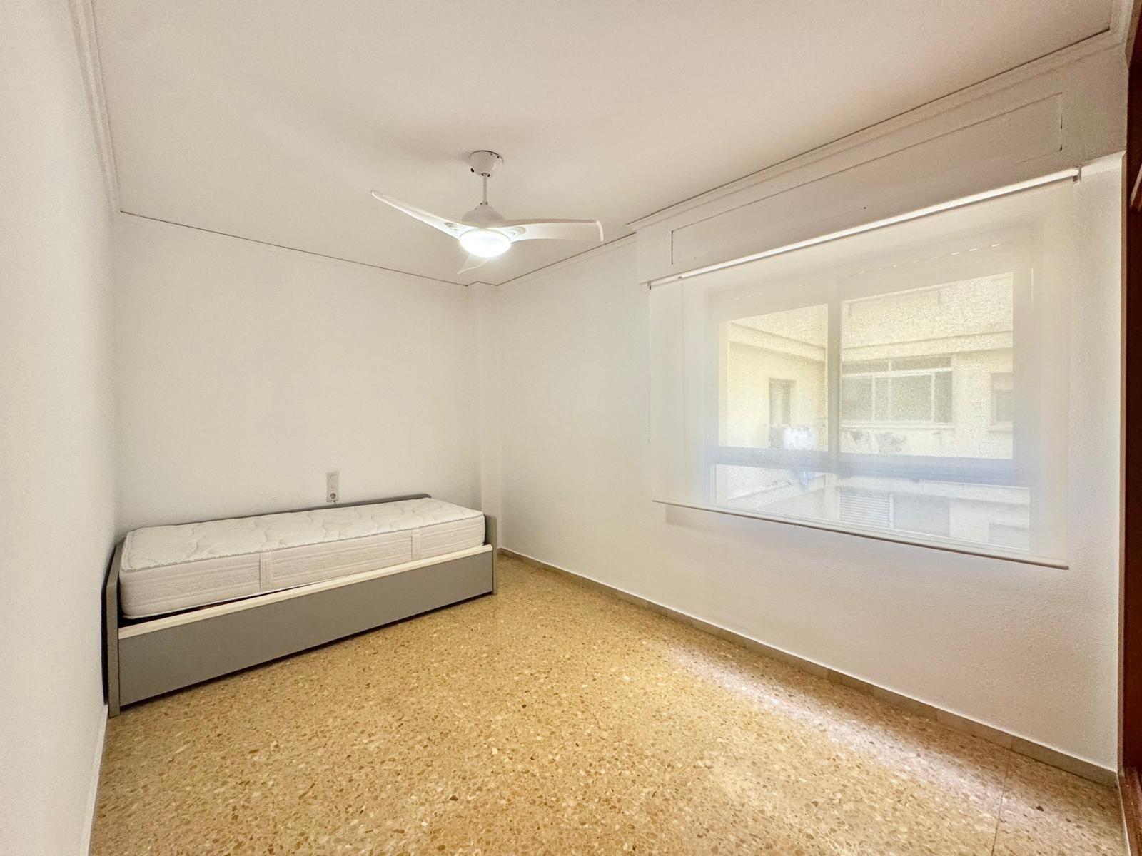 Alquiler en Gandía, zona Paseo Germanías — 950 €/mes