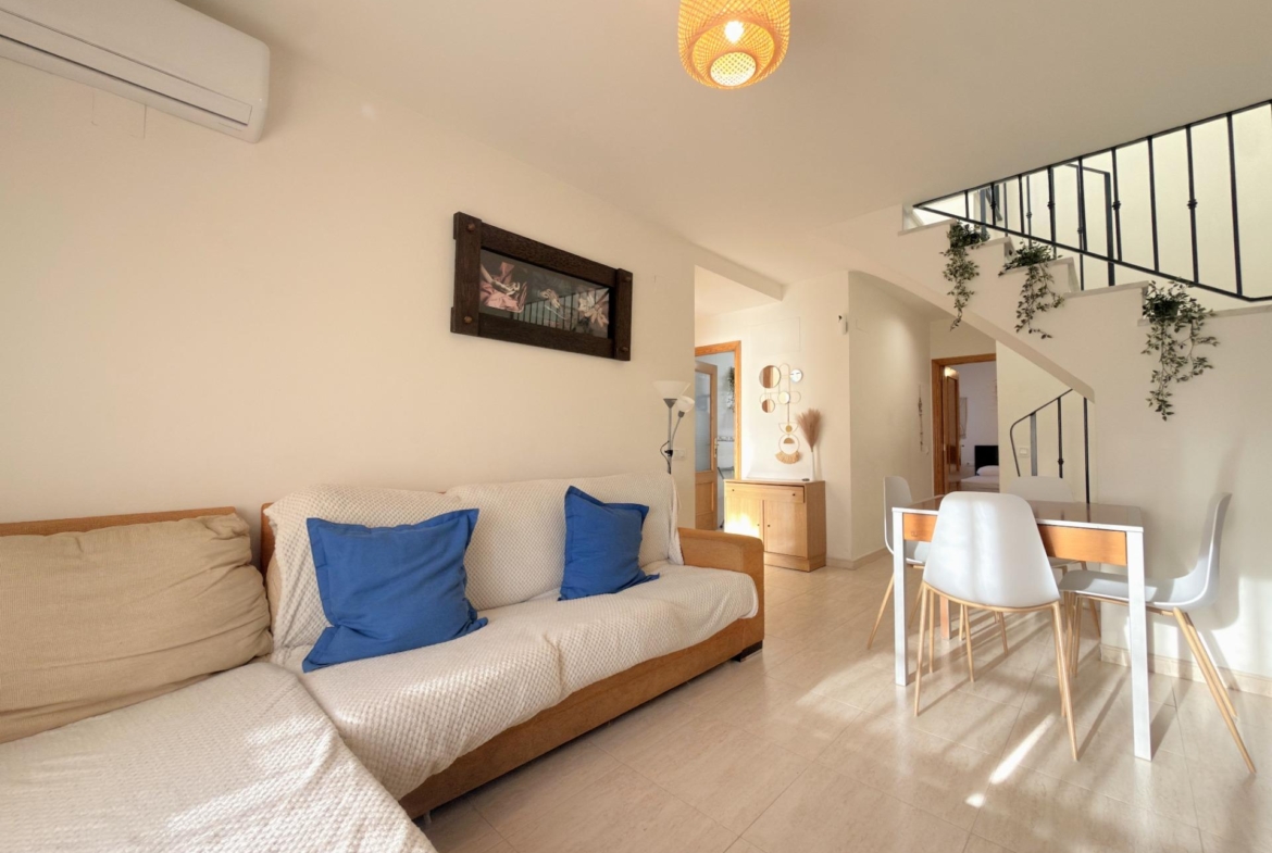 Dúplex en la playa de Gandía con terraza privada, garaje y licencia turística