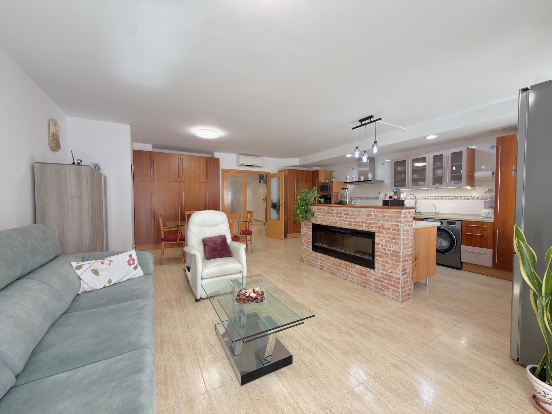 EXCLUSIVO DÚPLEX EN UNA DE LAS MEJORES ZONAS DE GANDÍA CON GARAJE, TRASTERO Y ESPECTACULAR TERRAZA