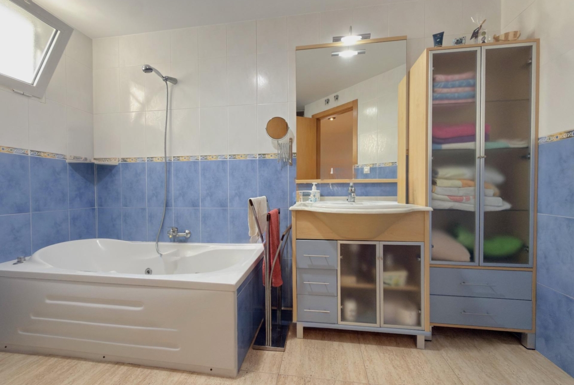 EXCLUSIVO DÚPLEX EN UNA DE LAS MEJORES ZONAS DE GANDÍA CON GARAJE, TRASTERO Y ESPECTACULAR TERRAZA