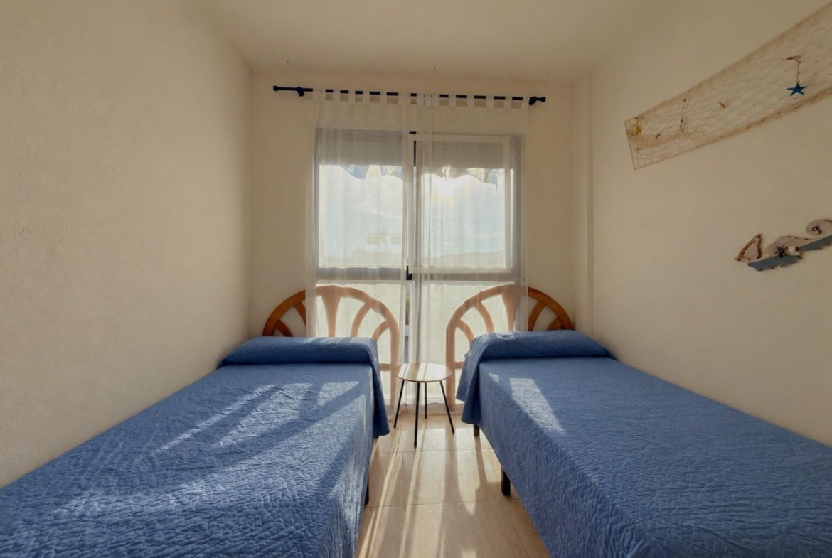 Dúplex en la playa de Gandía con terraza privada, garaje y licencia turística
