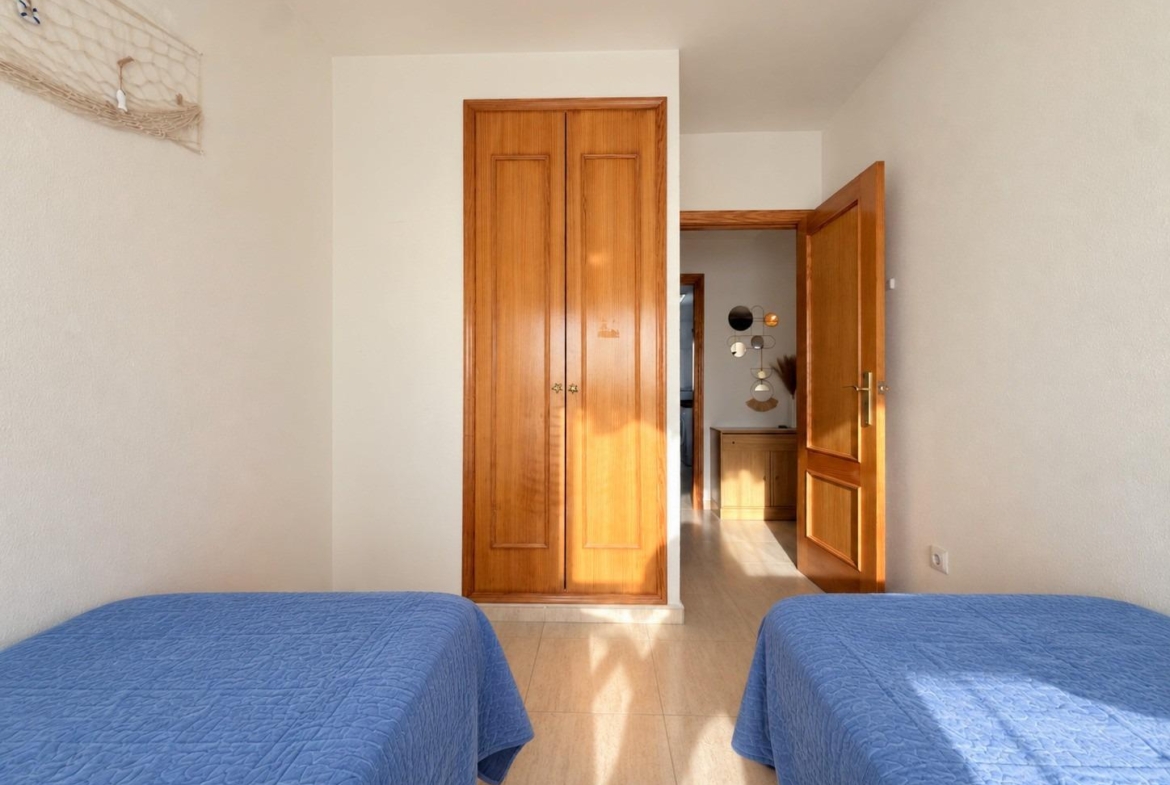 Dúplex en la playa de Gandía con terraza privada, garaje y licencia turística