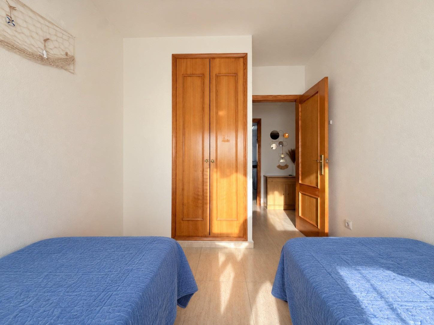 Dúplex en la playa de Gandía con terraza privada, garaje y licencia turística