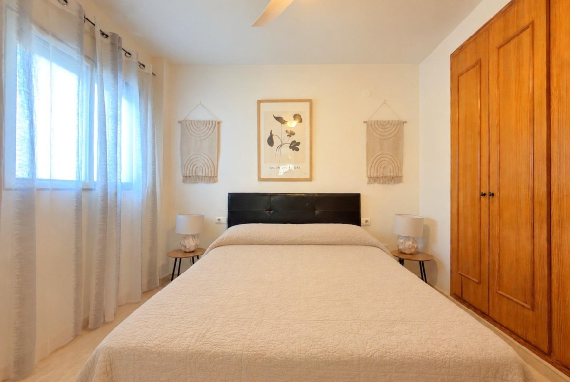 Dúplex en la playa de Gandía con terraza privada, garaje y licencia turística