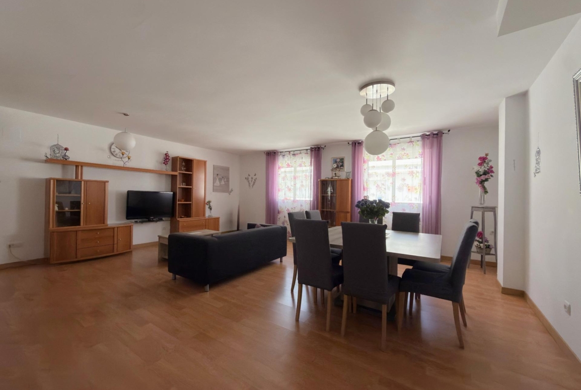 EXCLUSIVO DÚPLEX EN UNA DE LAS MEJORES ZONAS DE GANDÍA CON GARAJE, TRASTERO Y ESPECTACULAR TERRAZA
