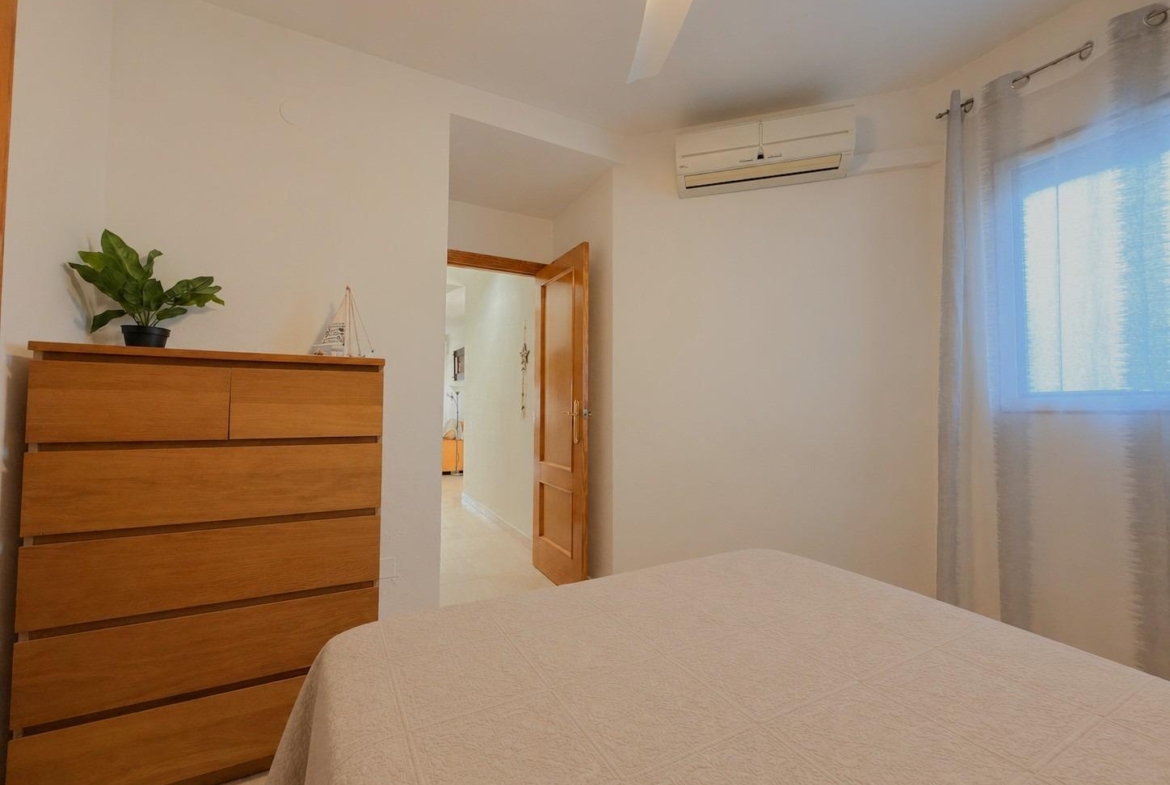 Dúplex en la playa de Gandía con terraza privada, garaje y licencia turística