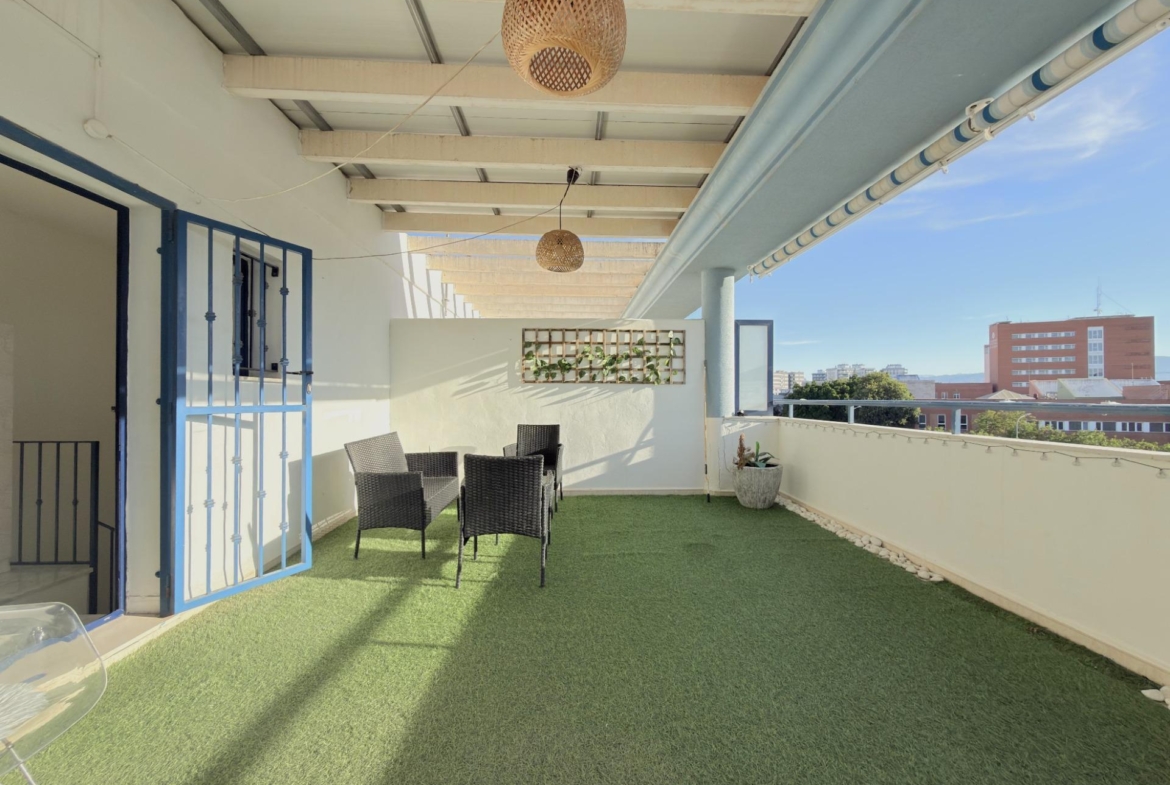 Dúplex en la playa de Gandía con terraza privada, garaje y licencia turística