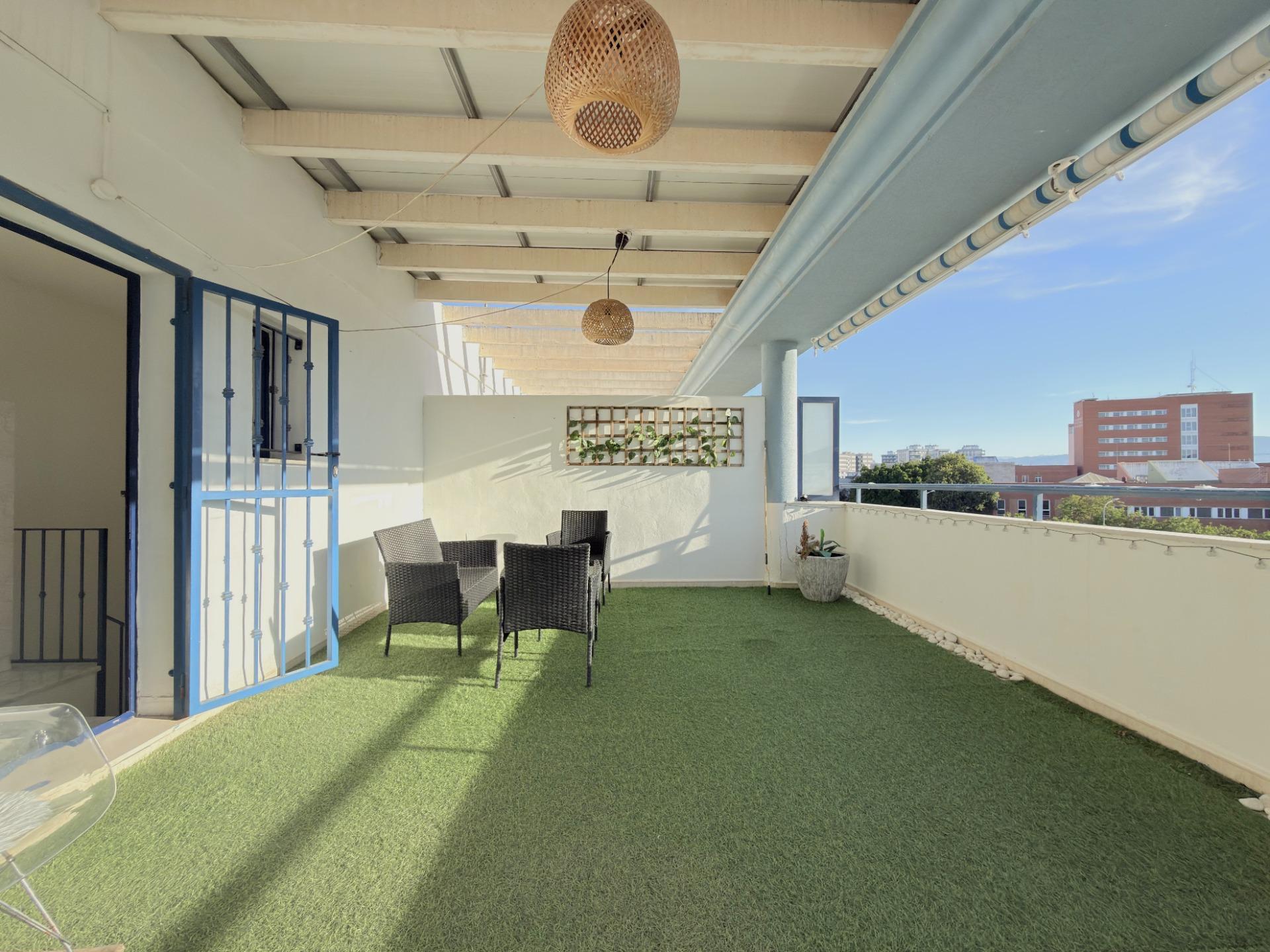 Dúplex en la playa de Gandía con terraza privada, garaje y licencia turística