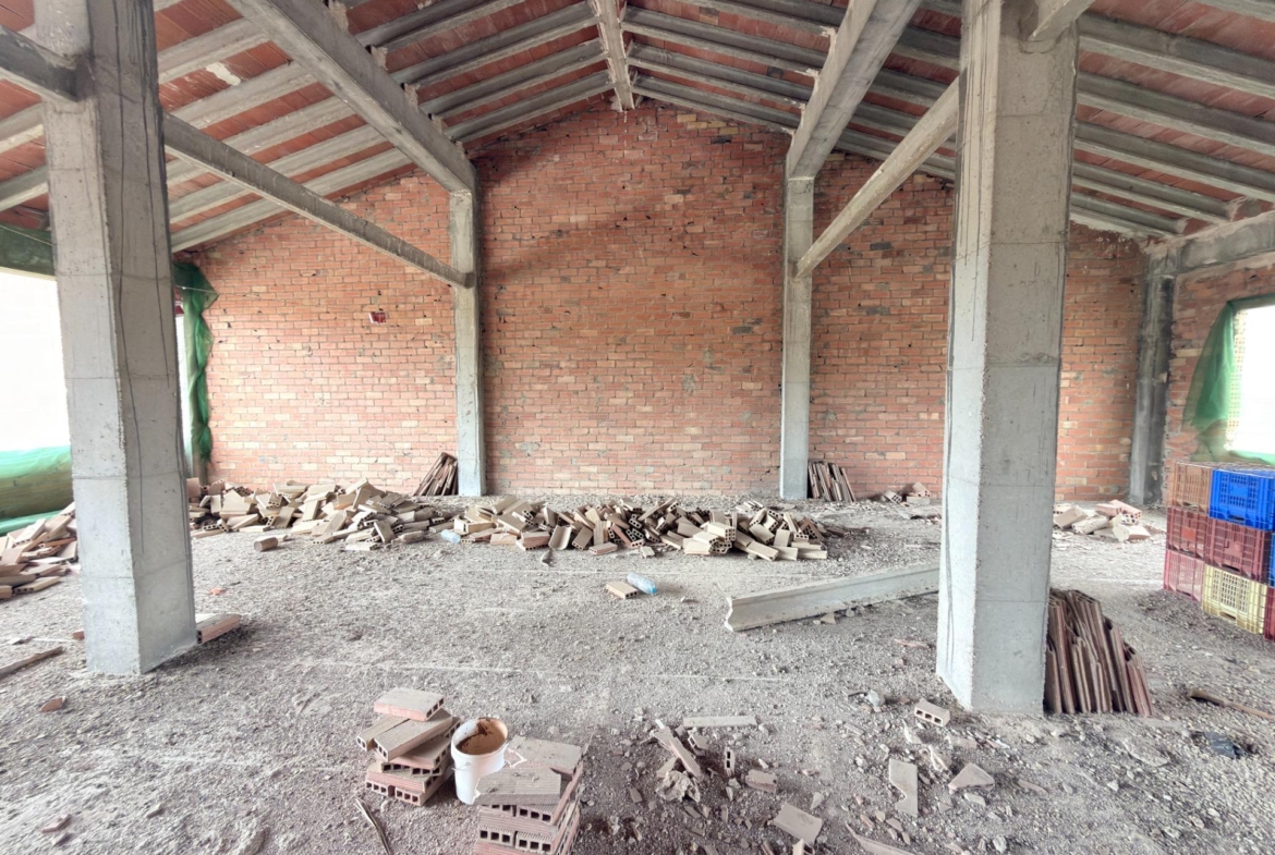 Casa reformada con gran patio y dos plantas diáfanas en Benicolet