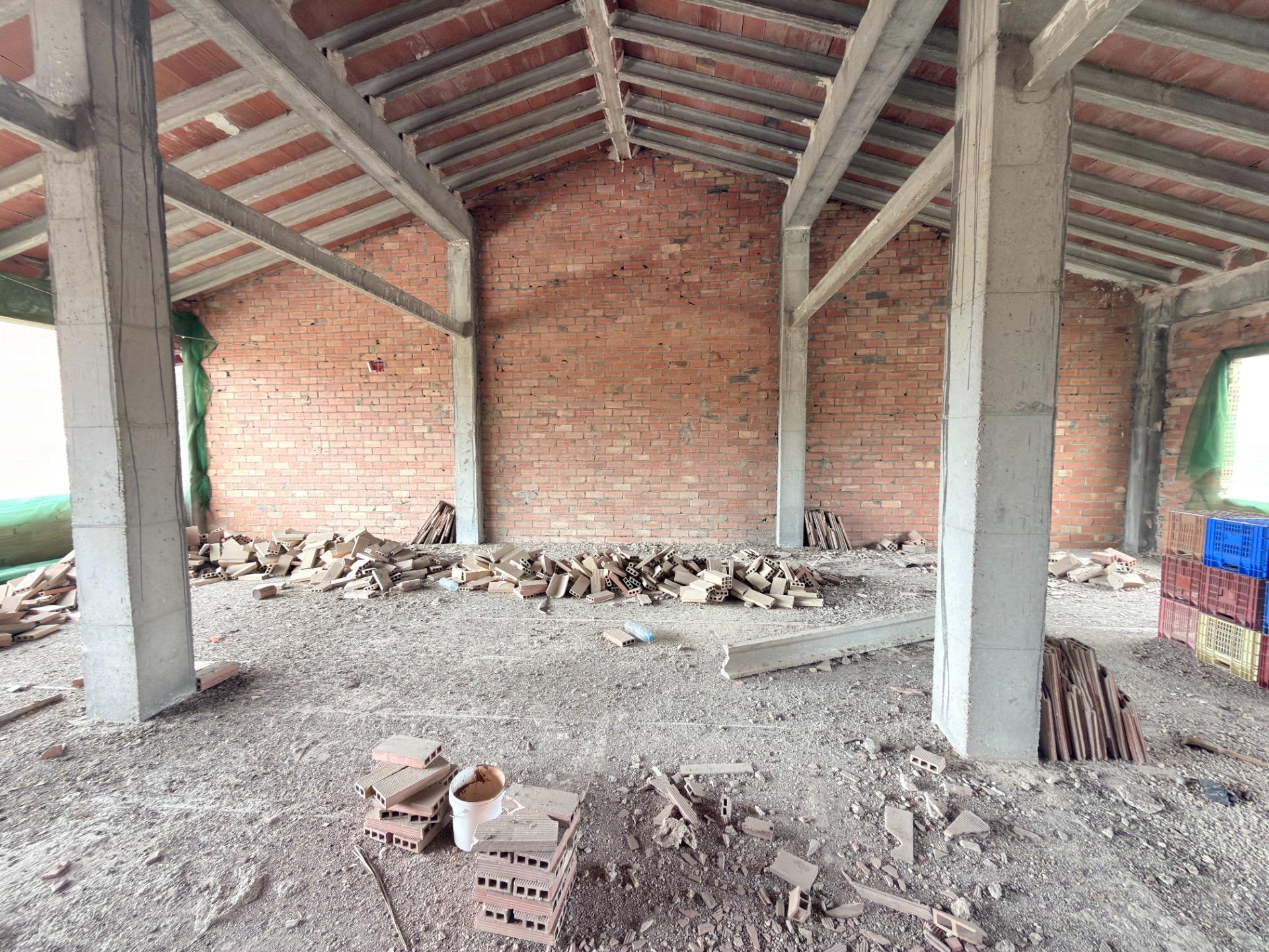 Casa reformada con gran patio y dos plantas diáfanas en Benicolet