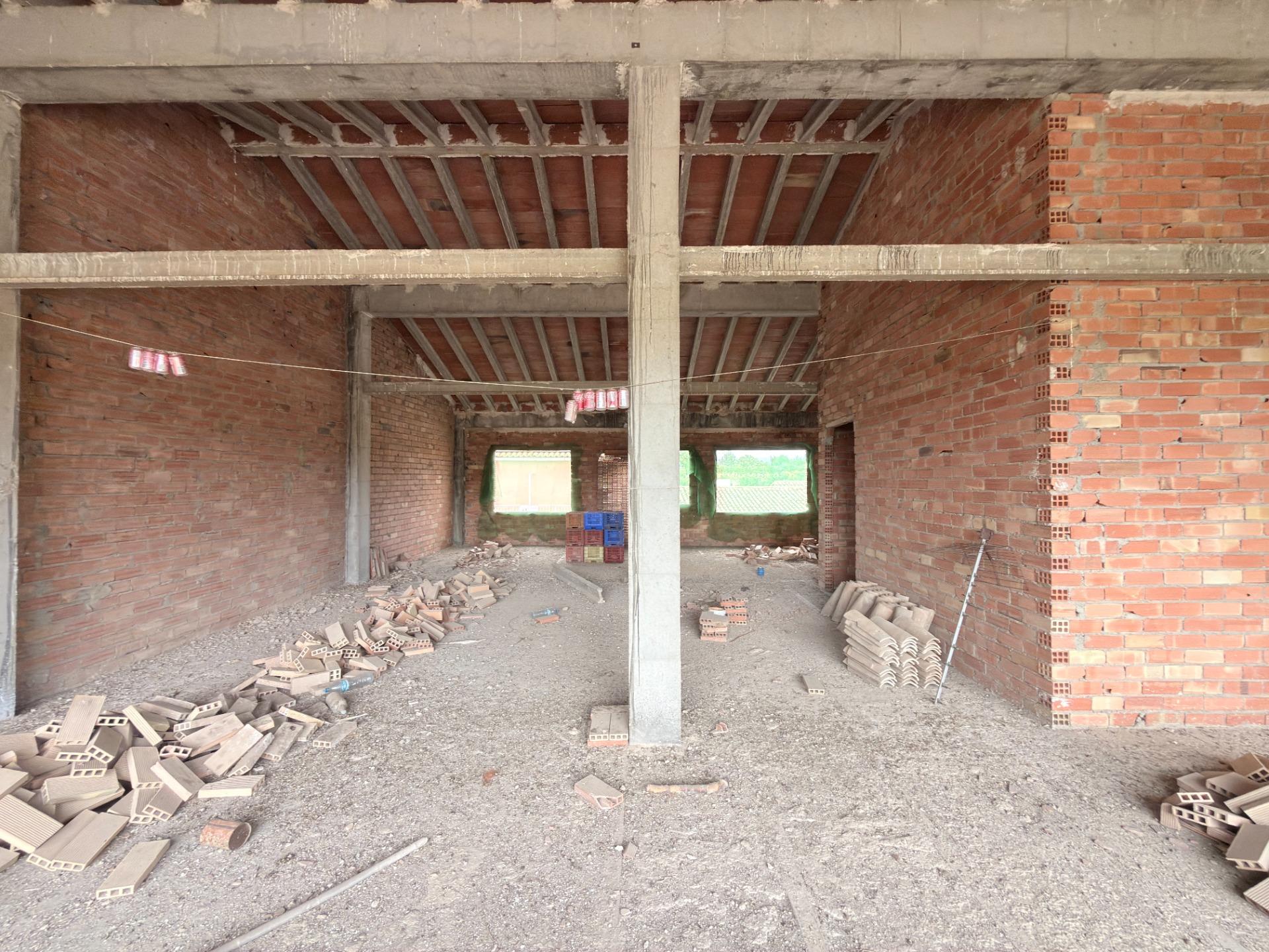 Casa reformada con gran patio y dos plantas diáfanas en Benicolet