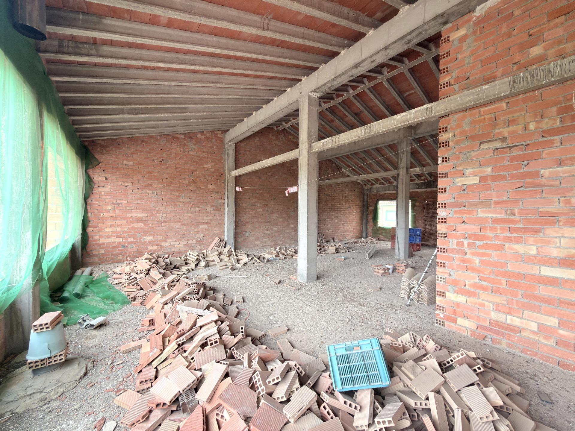 Casa reformada con gran patio y dos plantas diáfanas en Benicolet