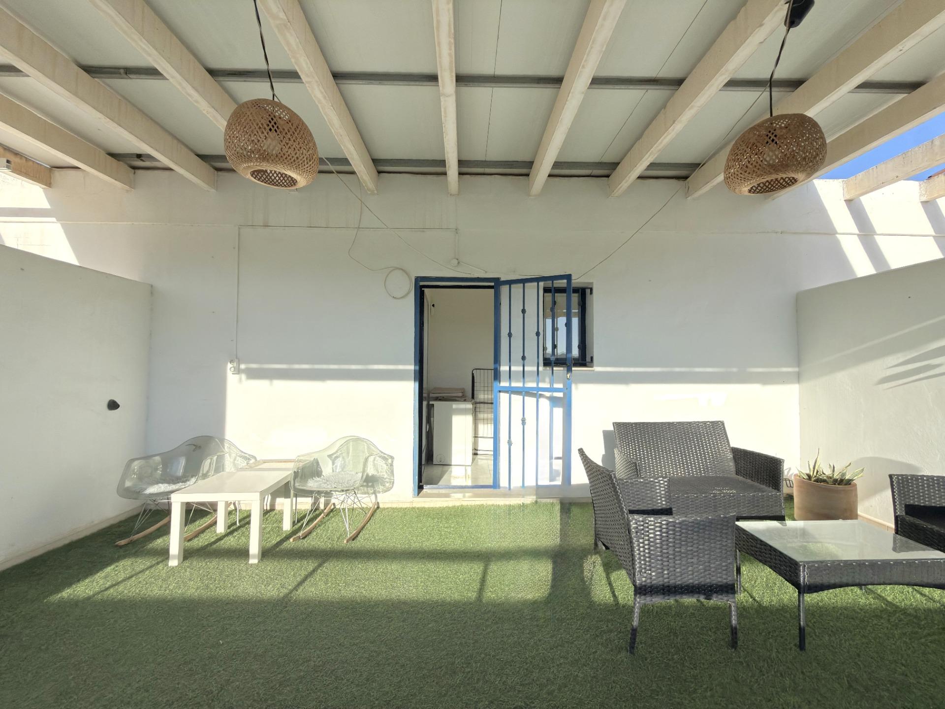 Dúplex en la playa de Gandía con terraza privada, garaje y licencia turística