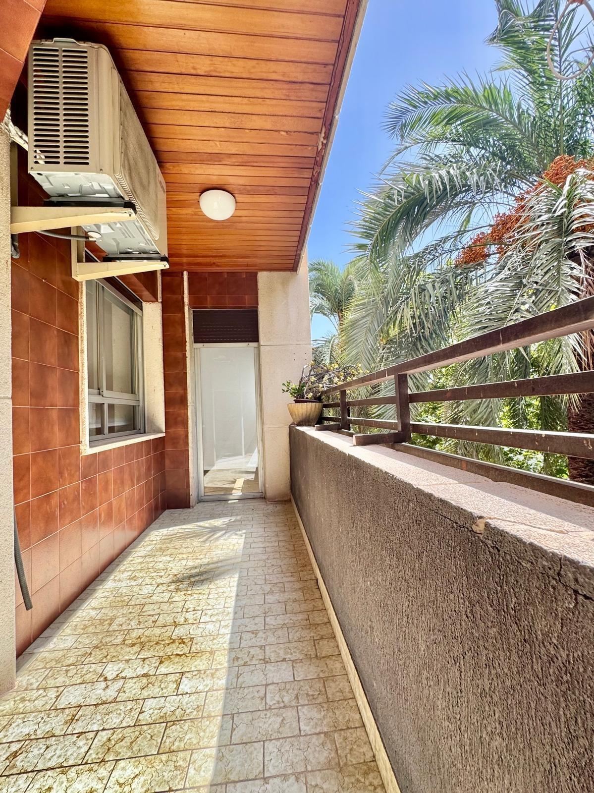 Alquiler en Gandía, zona Paseo Germanías — 950 €/mes