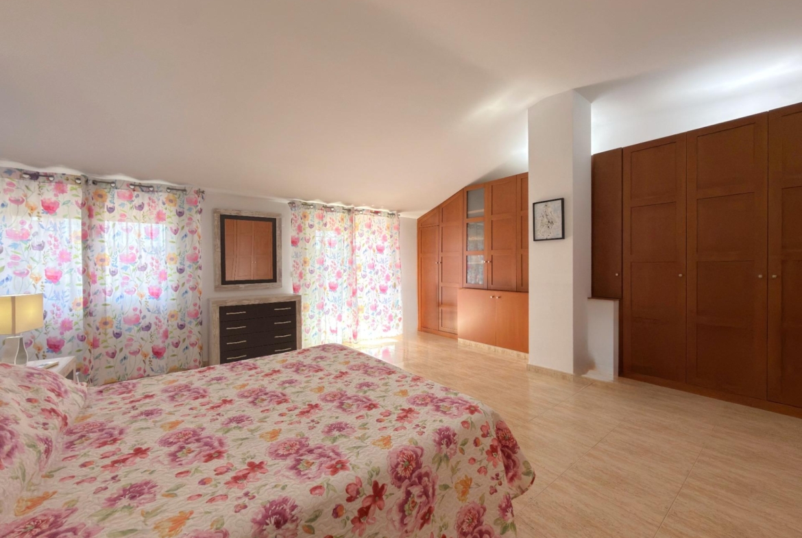 EXCLUSIVO DÚPLEX EN UNA DE LAS MEJORES ZONAS DE GANDÍA CON GARAJE, TRASTERO Y ESPECTACULAR TERRAZA