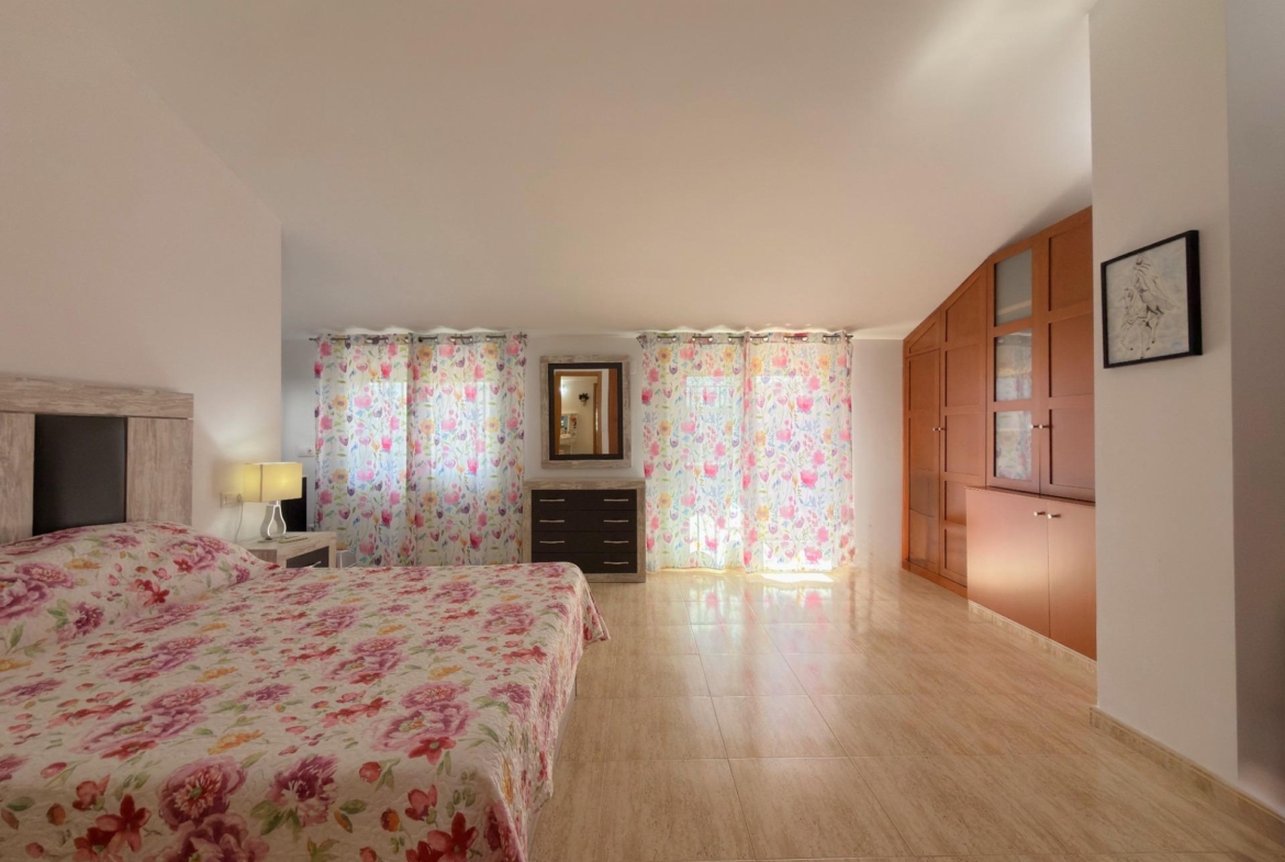 EXCLUSIVO DÚPLEX EN UNA DE LAS MEJORES ZONAS DE GANDÍA CON GARAJE, TRASTERO Y ESPECTACULAR TERRAZA
