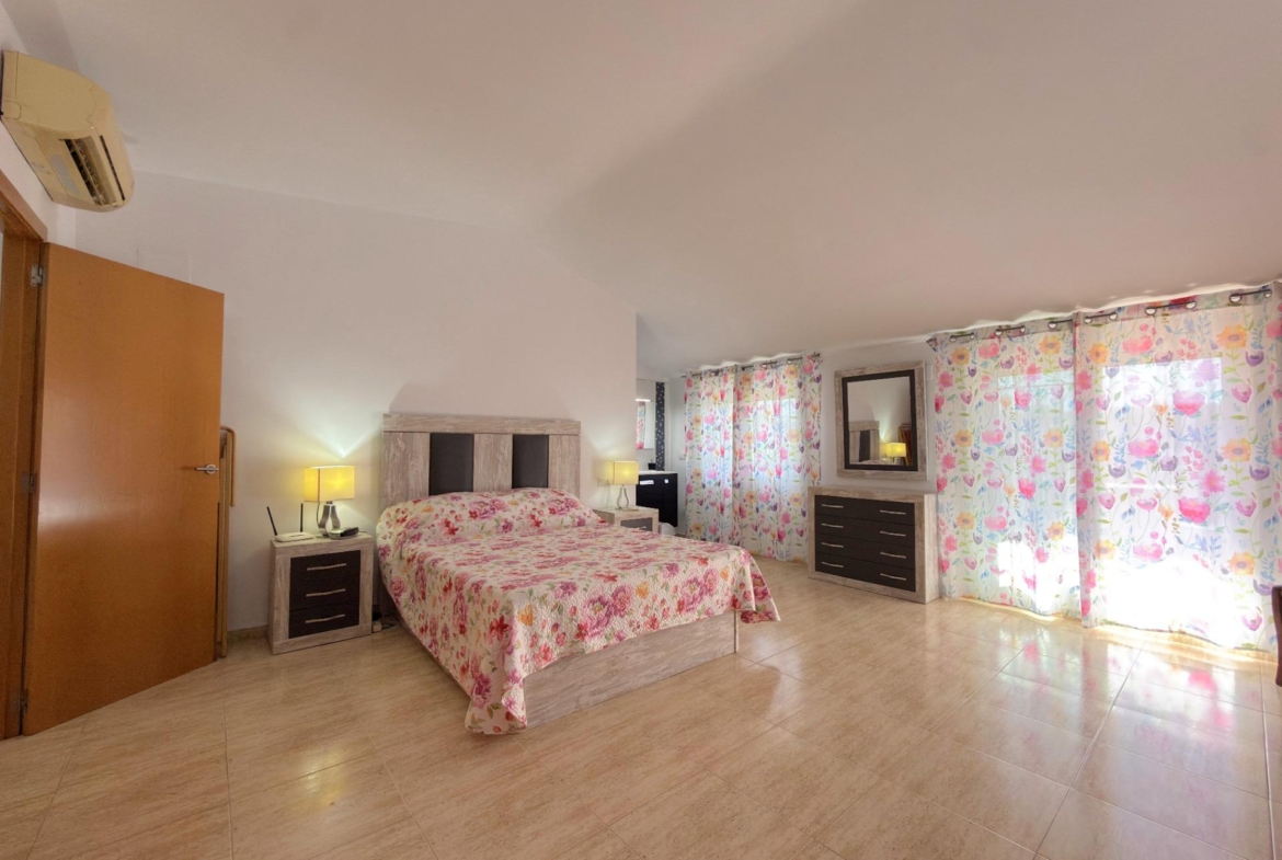 EXCLUSIVO DÚPLEX EN UNA DE LAS MEJORES ZONAS DE GANDÍA CON GARAJE, TRASTERO Y ESPECTACULAR TERRAZA