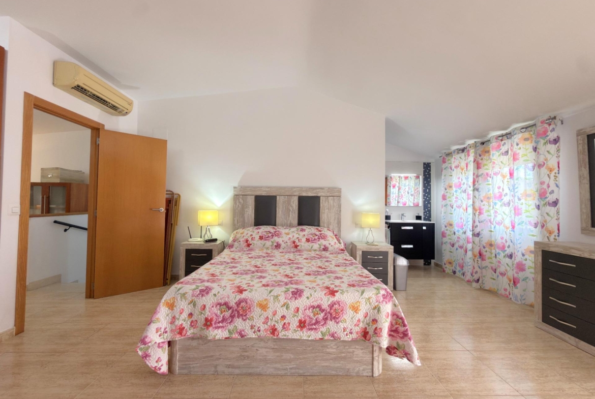 EXCLUSIVO DÚPLEX EN UNA DE LAS MEJORES ZONAS DE GANDÍA CON GARAJE, TRASTERO Y ESPECTACULAR TERRAZA