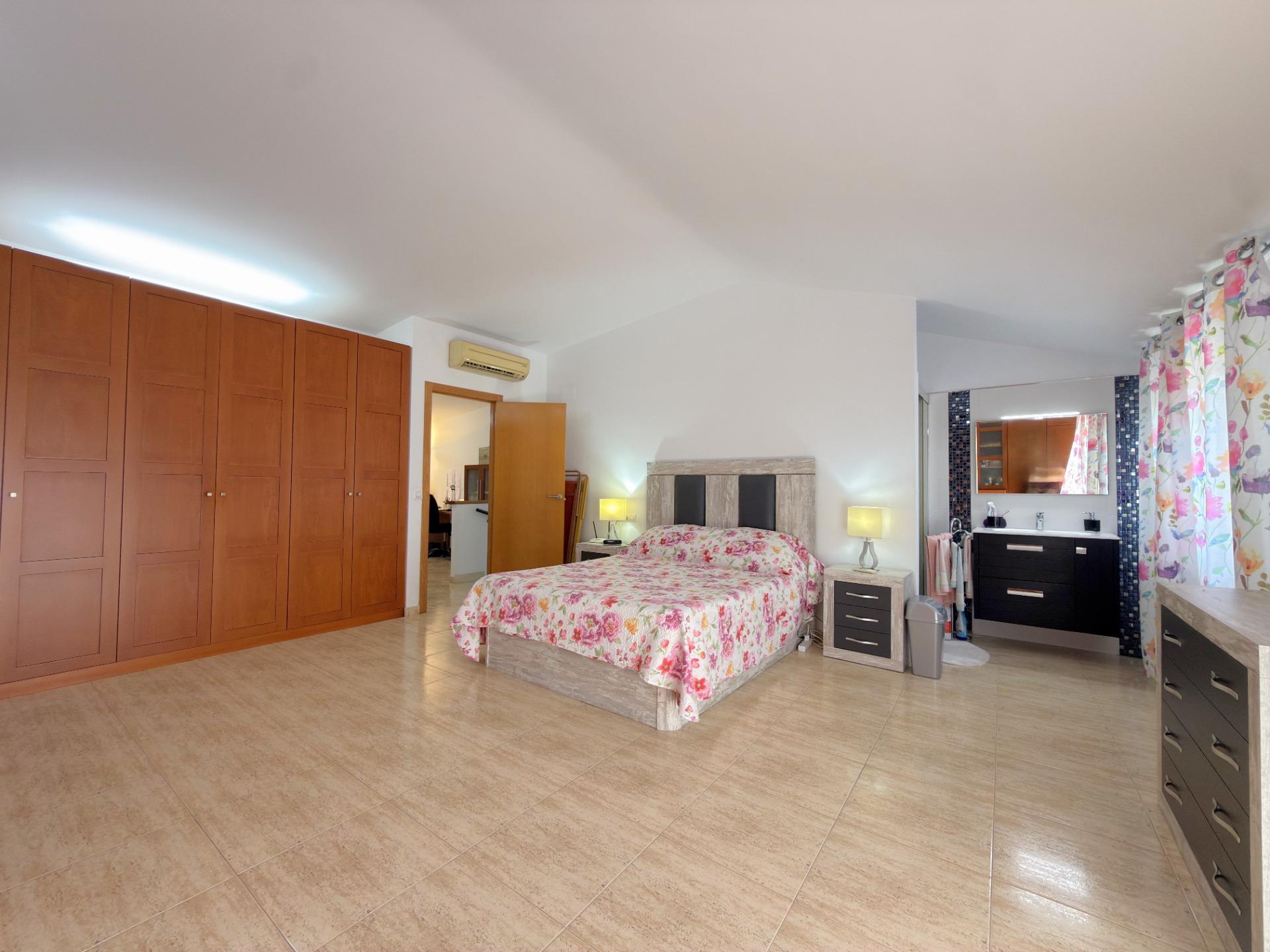 EXCLUSIVO DÚPLEX EN UNA DE LAS MEJORES ZONAS DE GANDÍA CON GARAJE, TRASTERO Y ESPECTACULAR TERRAZA