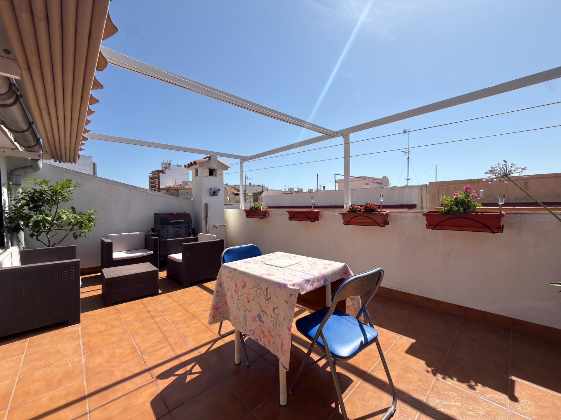 EXCLUSIVO DÚPLEX EN UNA DE LAS MEJORES ZONAS DE GANDÍA CON GARAJE, TRASTERO Y ESPECTACULAR TERRAZA