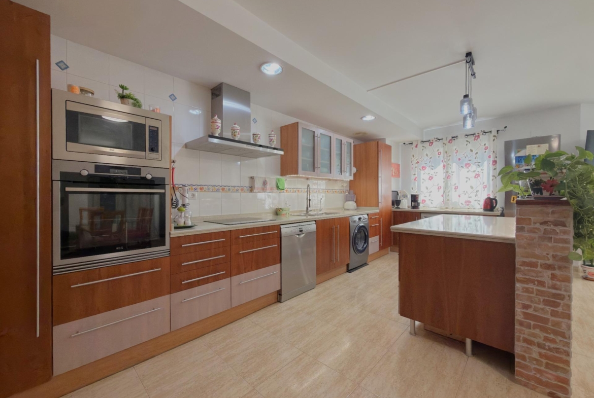 EXCLUSIVO DÚPLEX EN UNA DE LAS MEJORES ZONAS DE GANDÍA CON GARAJE, TRASTERO Y ESPECTACULAR TERRAZA