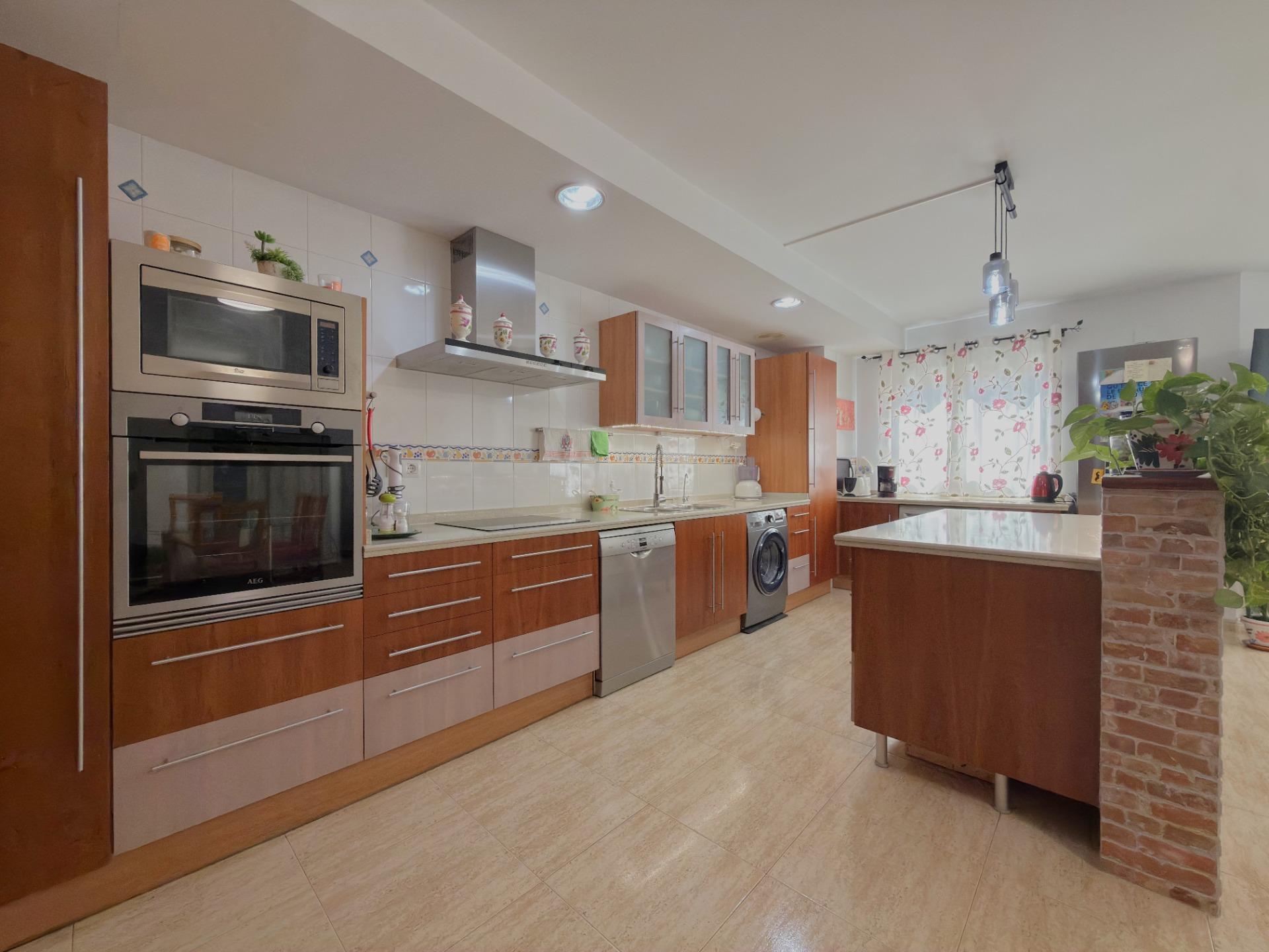 EXCLUSIVO DÚPLEX EN UNA DE LAS MEJORES ZONAS DE GANDÍA CON GARAJE, TRASTERO Y ESPECTACULAR TERRAZA