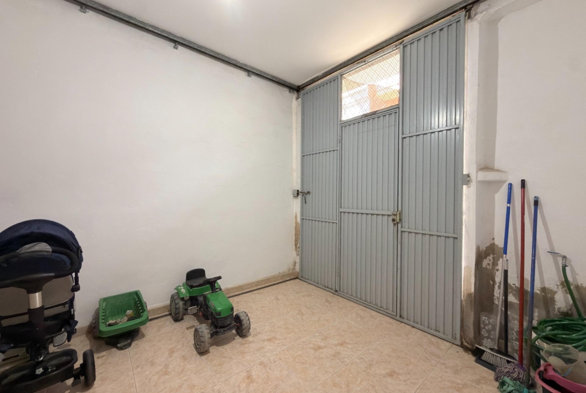Casa reformada con gran patio y dos plantas diáfanas en Benicolet