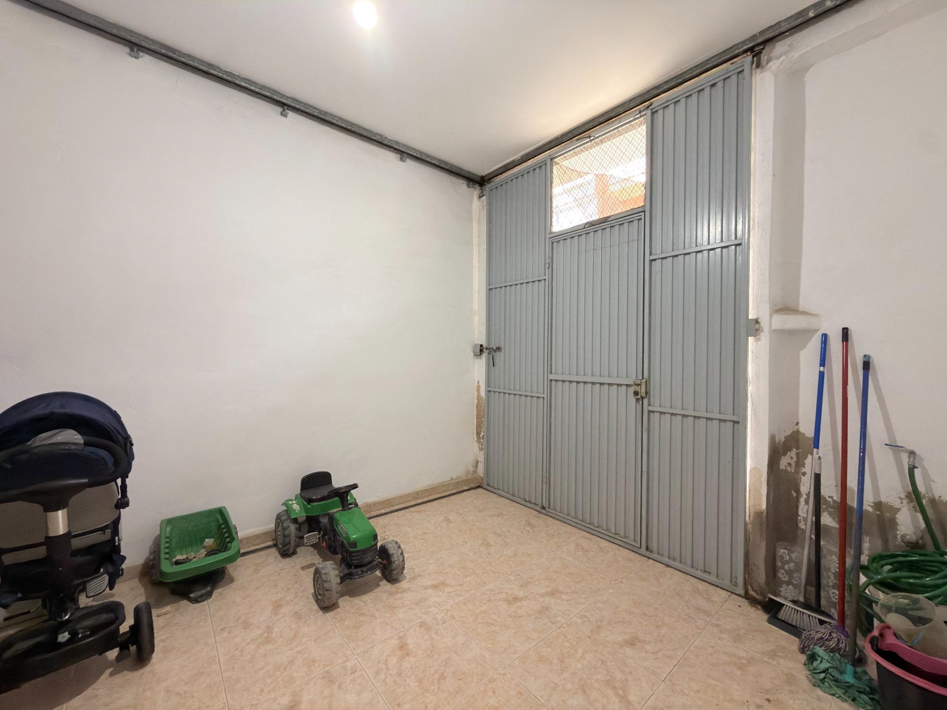 Casa reformada con gran patio y dos plantas diáfanas en Benicolet
