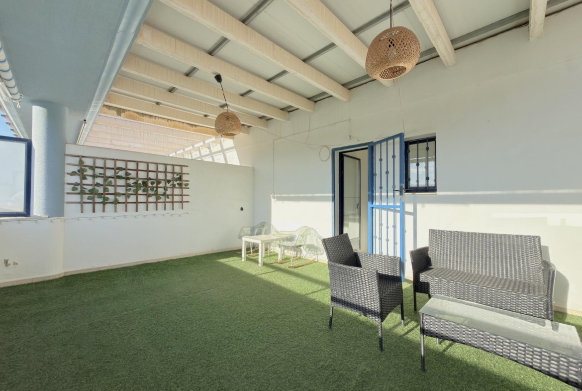 Dúplex en la playa de Gandía con terraza privada, garaje y licencia turística