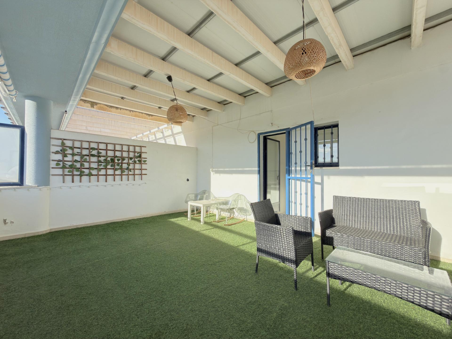Dúplex en la playa de Gandía con terraza privada, garaje y licencia turística