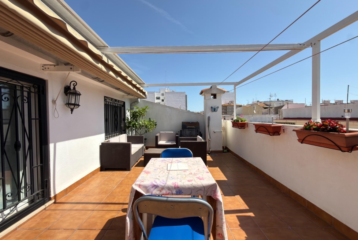 EXCLUSIVO DÚPLEX EN UNA DE LAS MEJORES ZONAS DE GANDÍA CON GARAJE, TRASTERO Y ESPECTACULAR TERRAZA